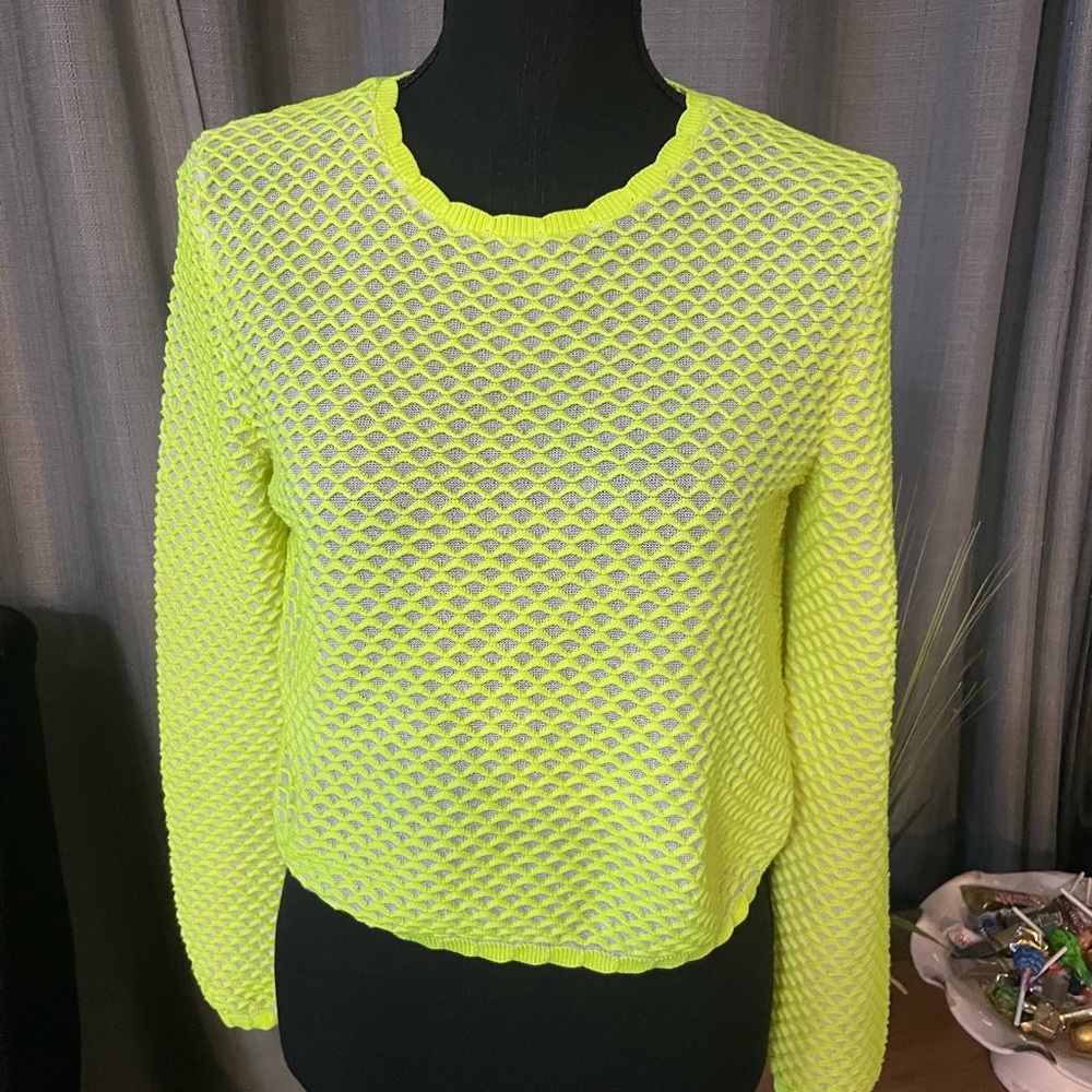 Vibrant ZARA Size M Long Sleeve Neon Tee - Perfect for Back to School